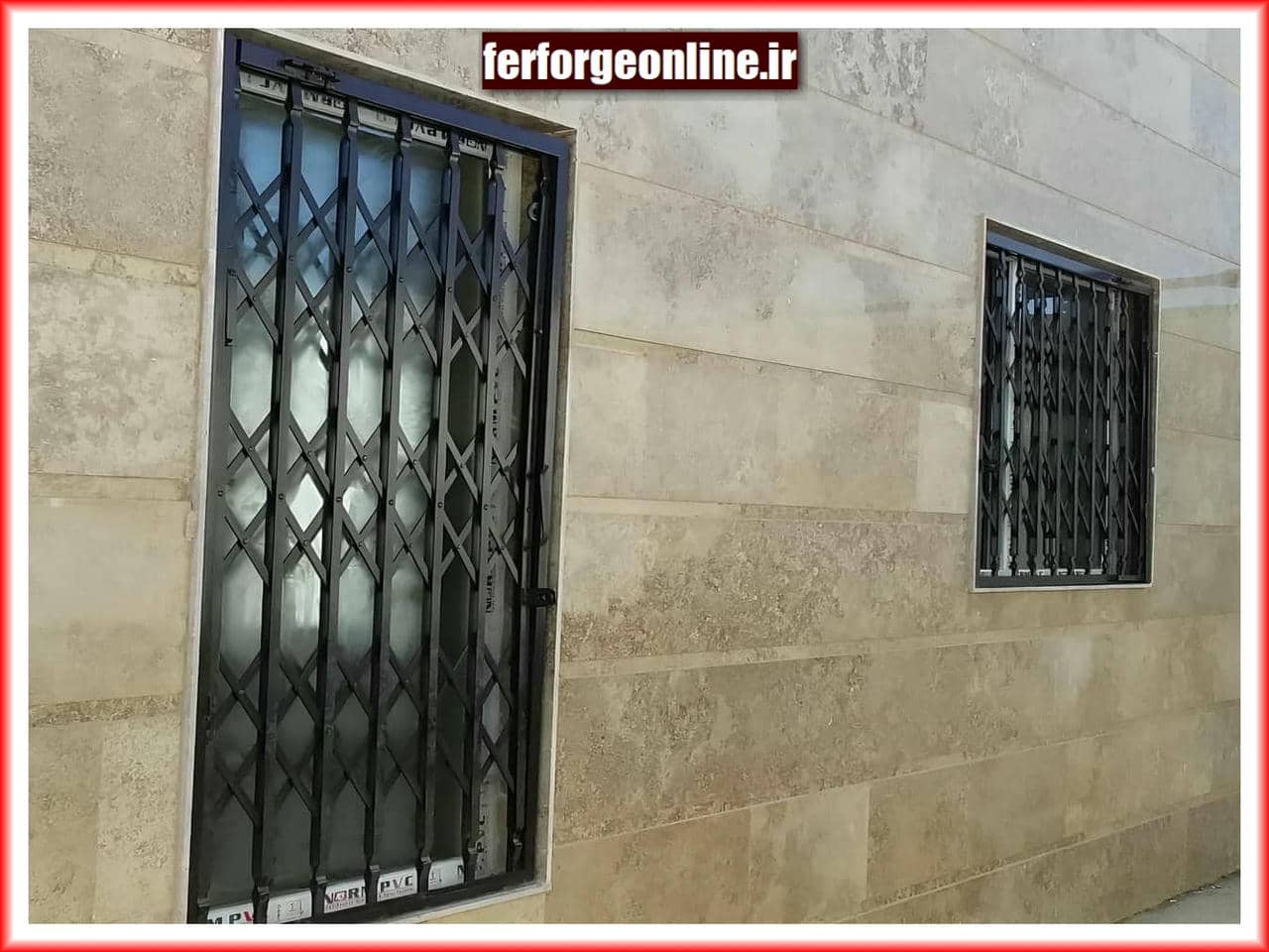 چهارچوب آهنی در حفاظ آکاردئونی