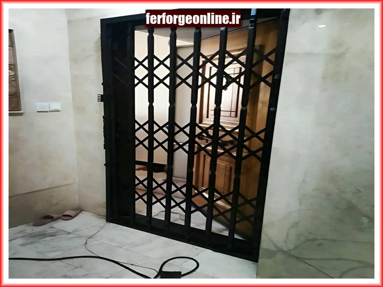 انواع درب آکاردئونی و ویژگی‌های آن‌ها