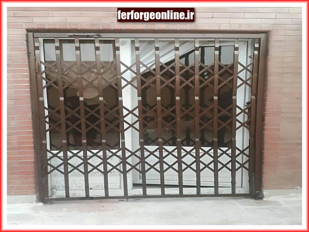 سیستم قفل‌های توکار و روکار در حفاظ درب آکاردئونی