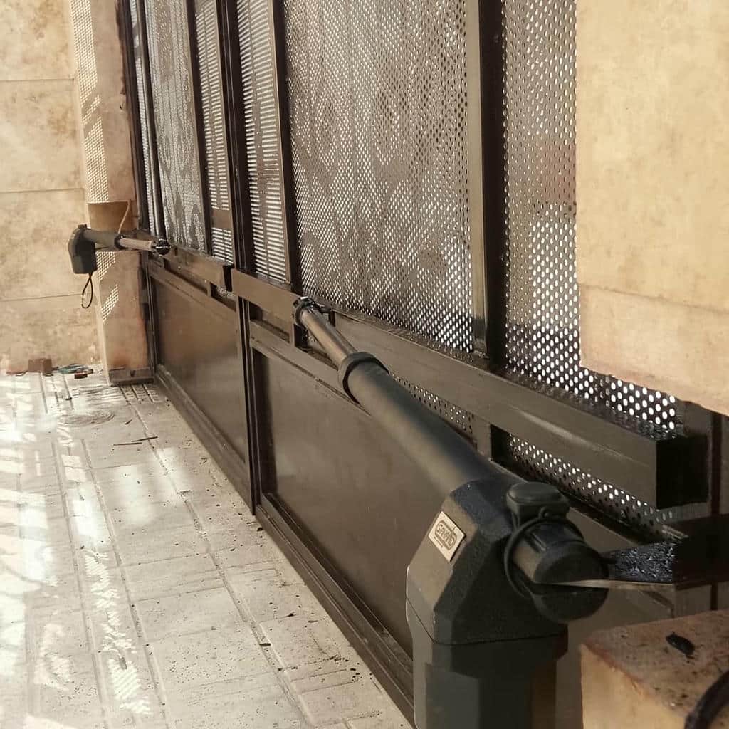 جک بازویی الکترومکانیک برای حیاط