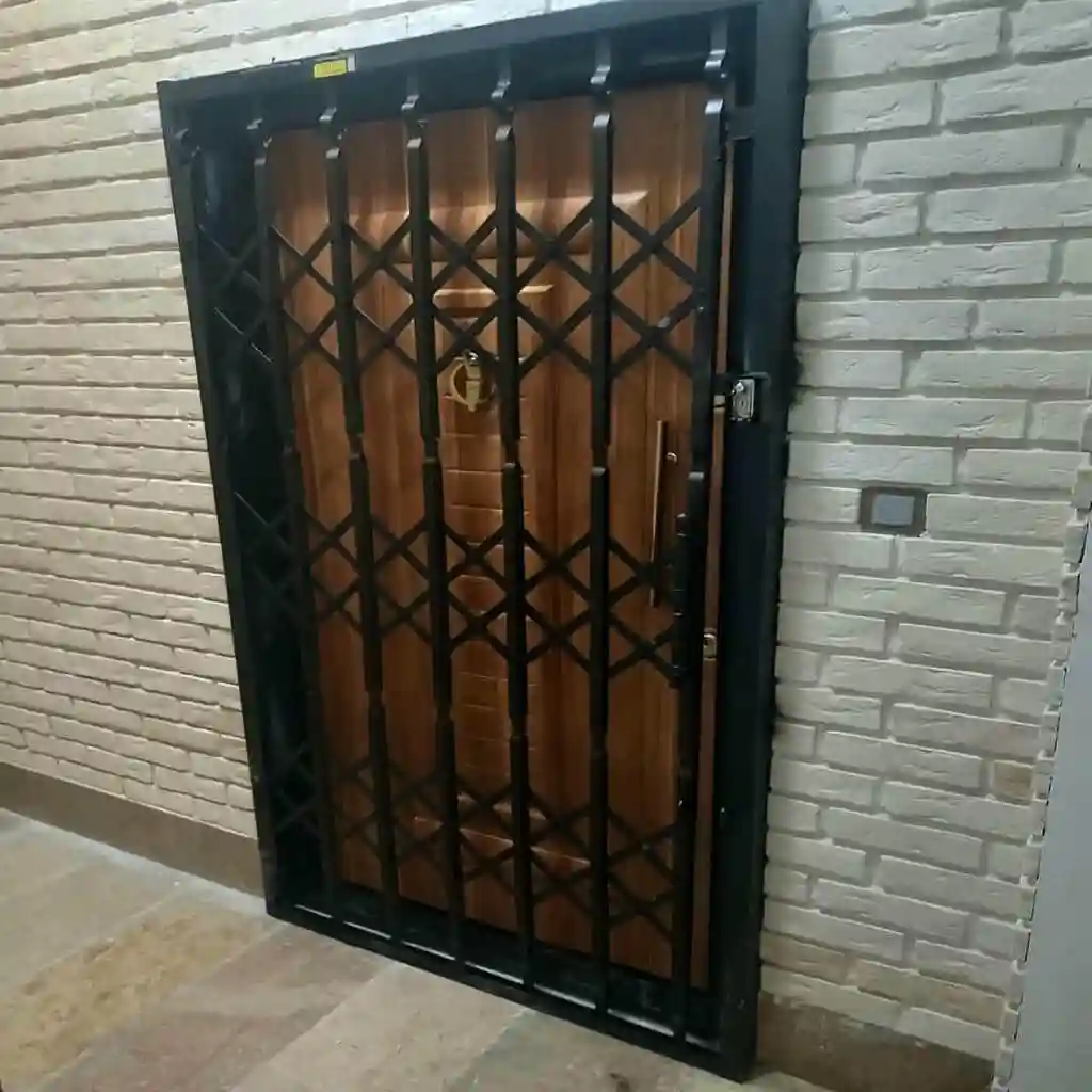 حفاظ درب آپارتمان