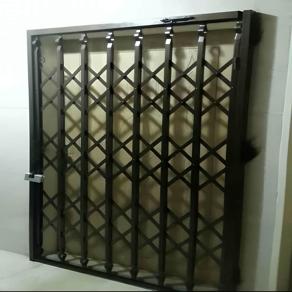 حفاظ درب آپارتمان