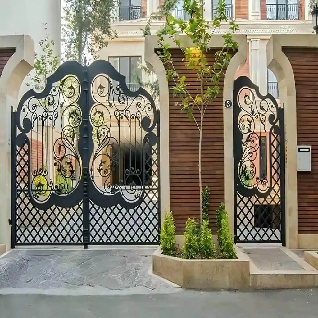 خرید مستقیم درب حیاط ساده