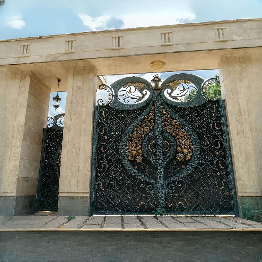 نصب درب مدل دسته گل مقاوم
