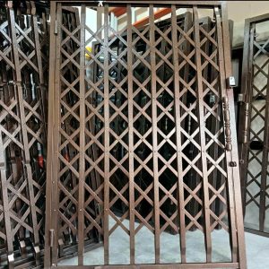 درب آکاردئونی آهنی در ارومیه