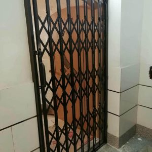 درب آکاردئونی آهنی در تبریز