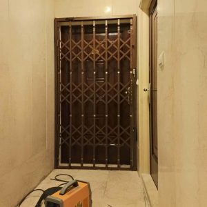 درب آکاردئونی آهنی در ایرانشهر