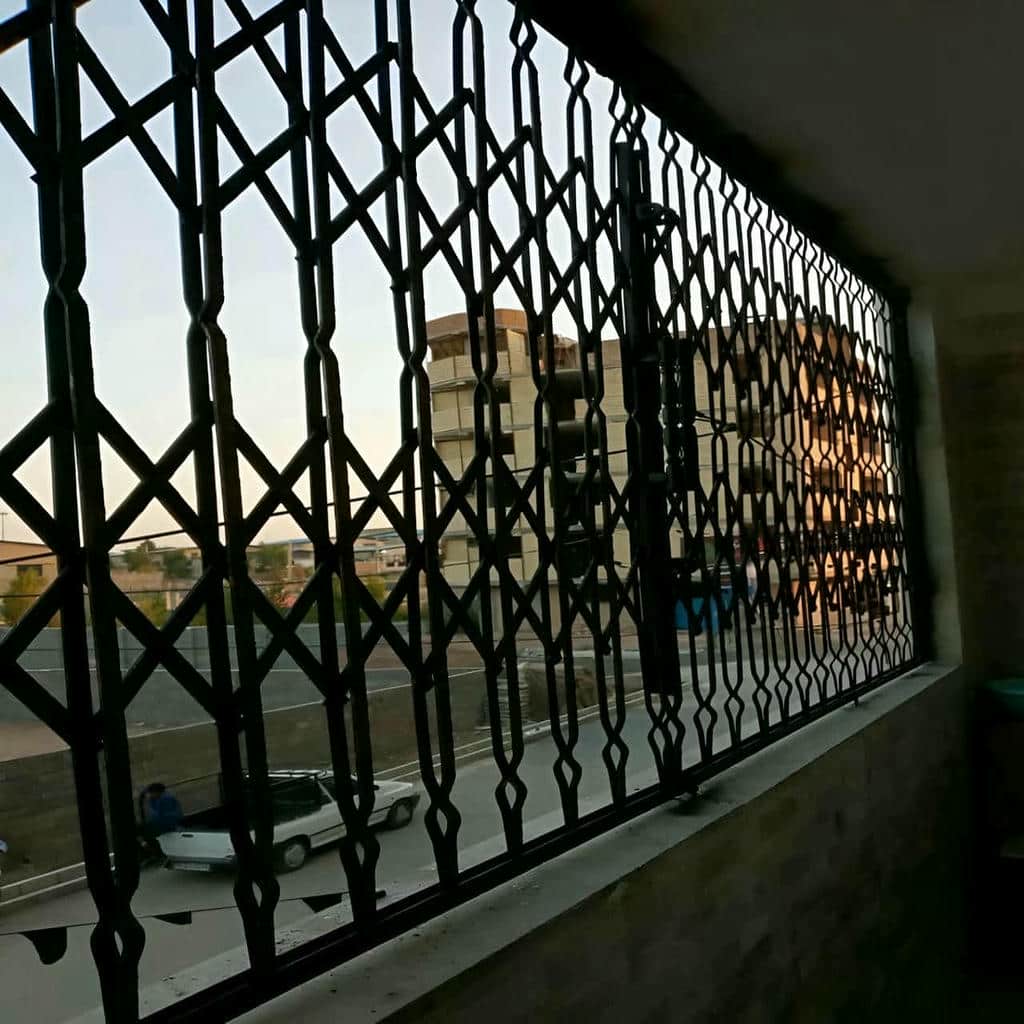 درب آکاردئونی آهنی در ساری