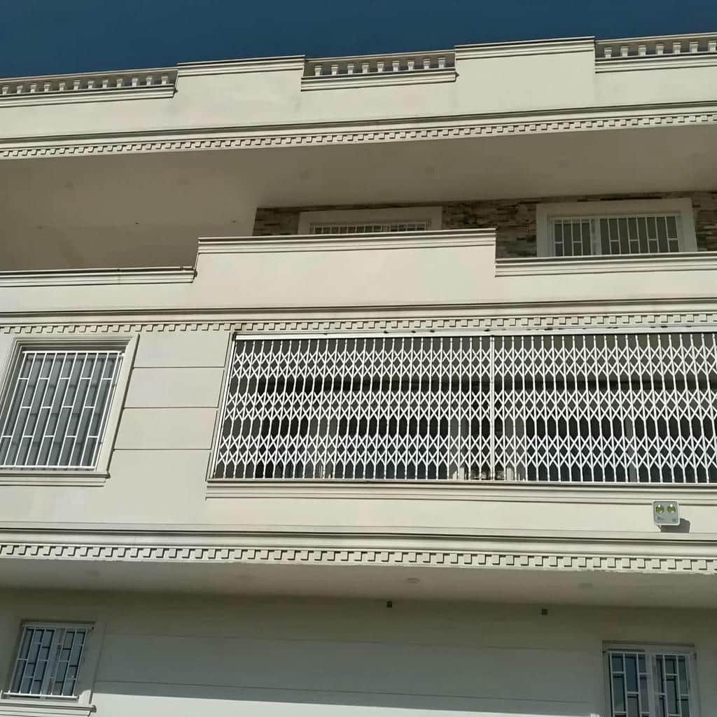 نصب درب آکاردئونی آهنی چهارگل در استان خوزستان