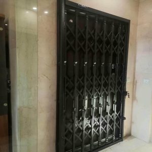 درب آکاردئونی آهنی در سنندج