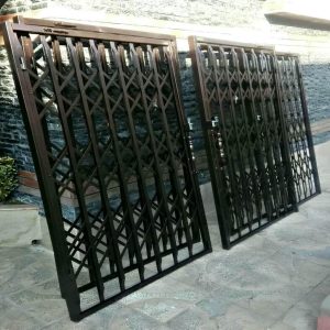 درب آکاردئونی آهنی در استان خوزستان