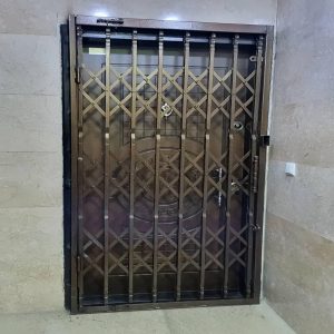 درب آکاردئونی آهنی در همدان