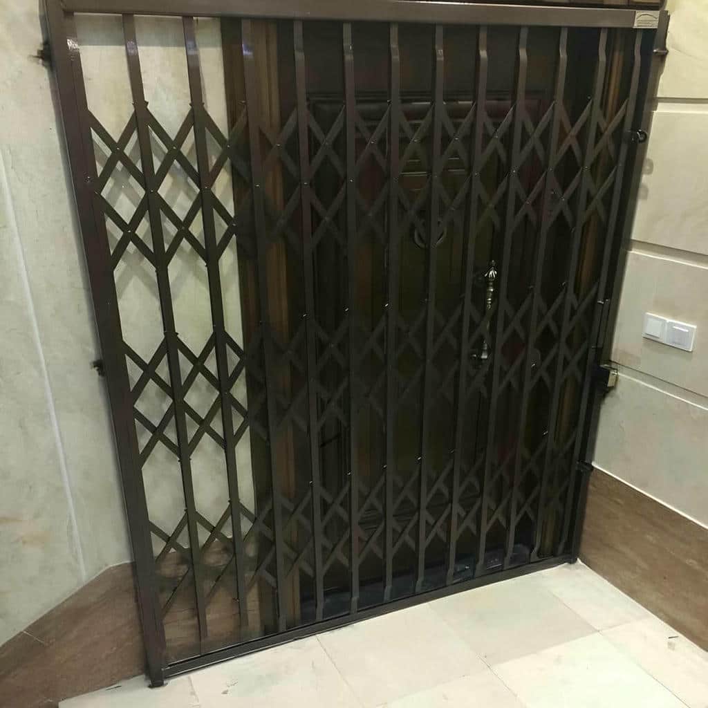 درب آکاردئونی آهنی در قزوین