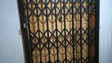 درب آکاردئونی آهنی در نیشابور