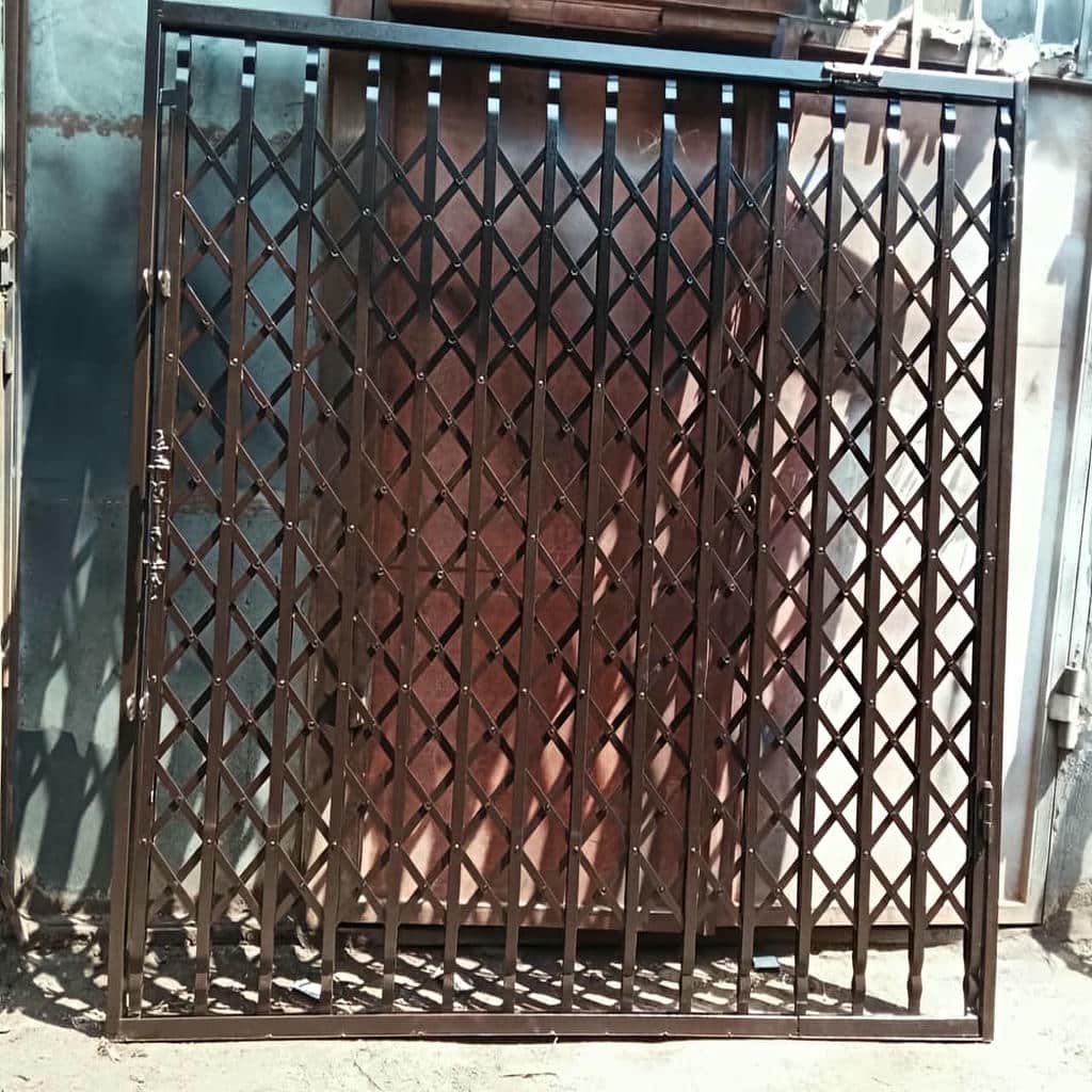 نصب درب آکاردئونی آهنی ریل روان در قزوین