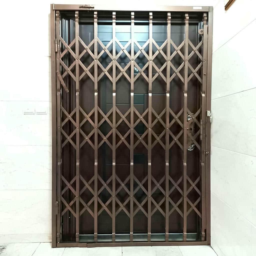 درب آکاردئونی آهنی در سقز
