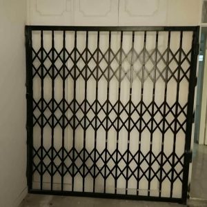 درب آکاردئونی آهنی در محمودآباد