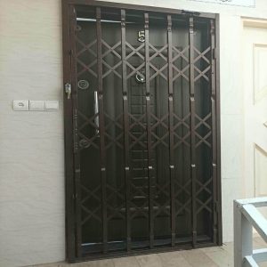 درب آکاردئونی آهنی در سبزوار