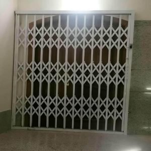 درب آکاردئونی آهنی در ایلام