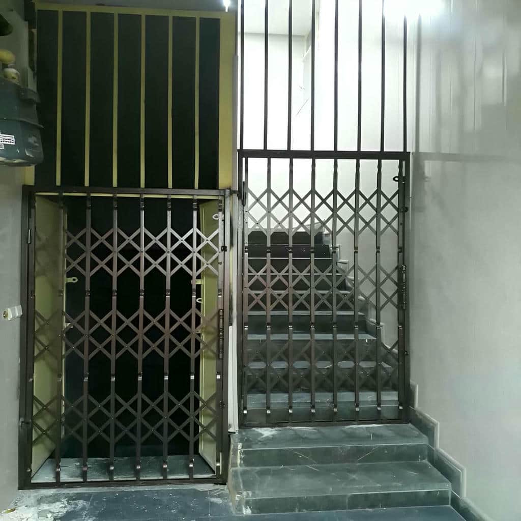 نصب درب آکاردئونی آهنی رنگ ضدزنگ در محمودآباد