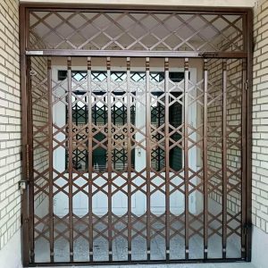 درب آکاردئونی آهنی در عظیمیه کرج