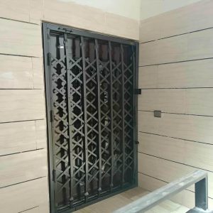 درب آکاردئونی حفاظ آهنی در لواسان