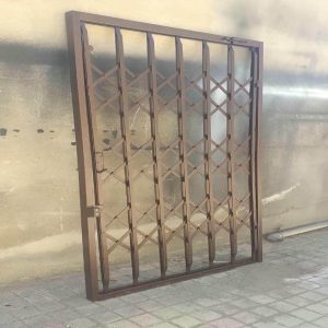 درب آکاردئونی حفاظ آهنی در شهرکرد