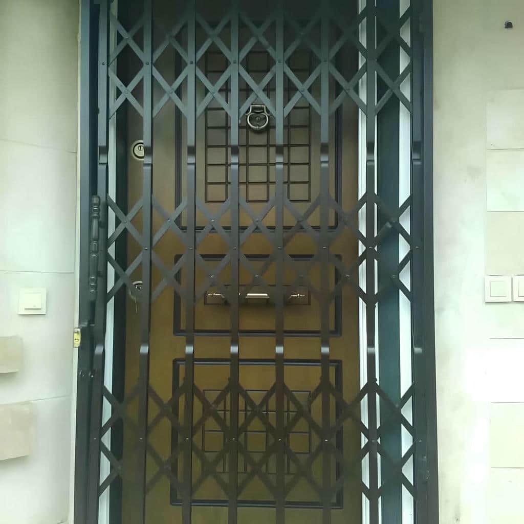 درب آکاردئونی آهنی در استان گلستان