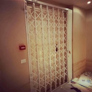 درب آکاردئونی حفاظ آهنی در قشم