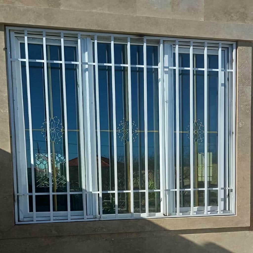 خرید حفاظ پنجره فرفورژه ساختمان طبقه اول در سمنان
