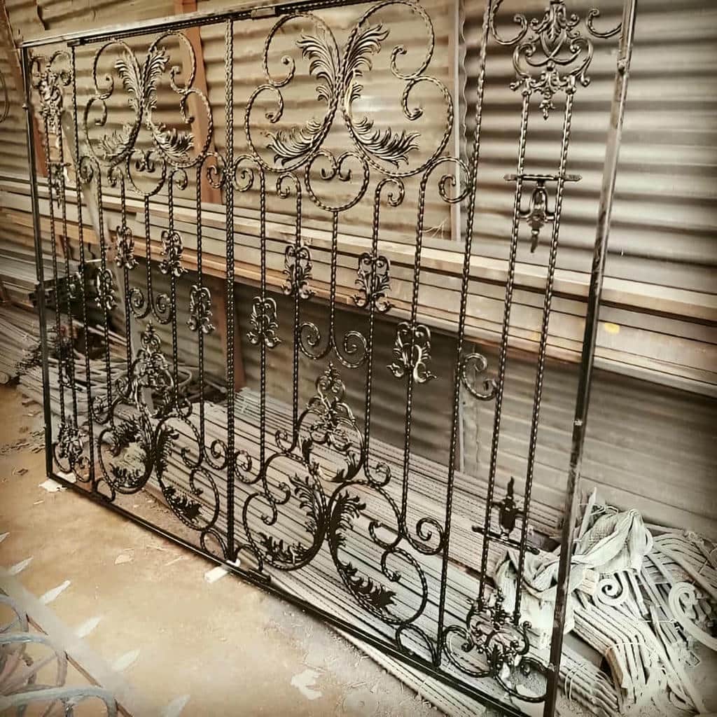نصب حفاظ پنجره فرفورژه کلاسیک در استان خوزستان