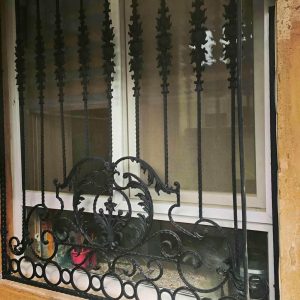 حفاظ پنجره فرفورژه در قشم