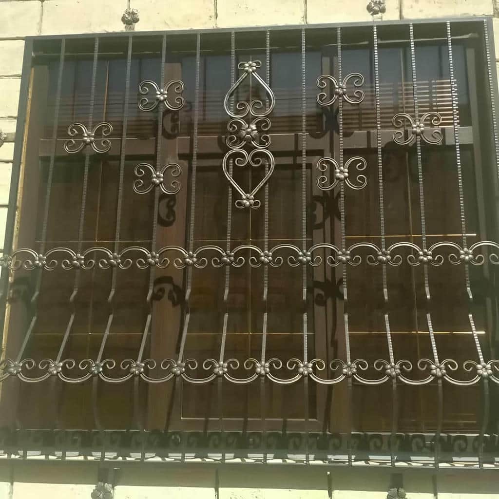 نصب حفاظ پنجره فرفورژه ضدزنگ در کمال شهر