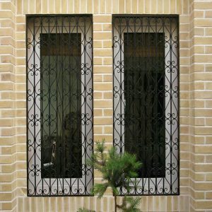 حفاظ پنجره فرفورژه در نیشابور