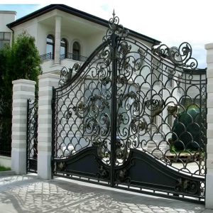 درب حیاط پارکینگ در کمال شهر