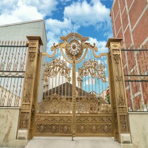 درب حیاط ویلایی در شیراز