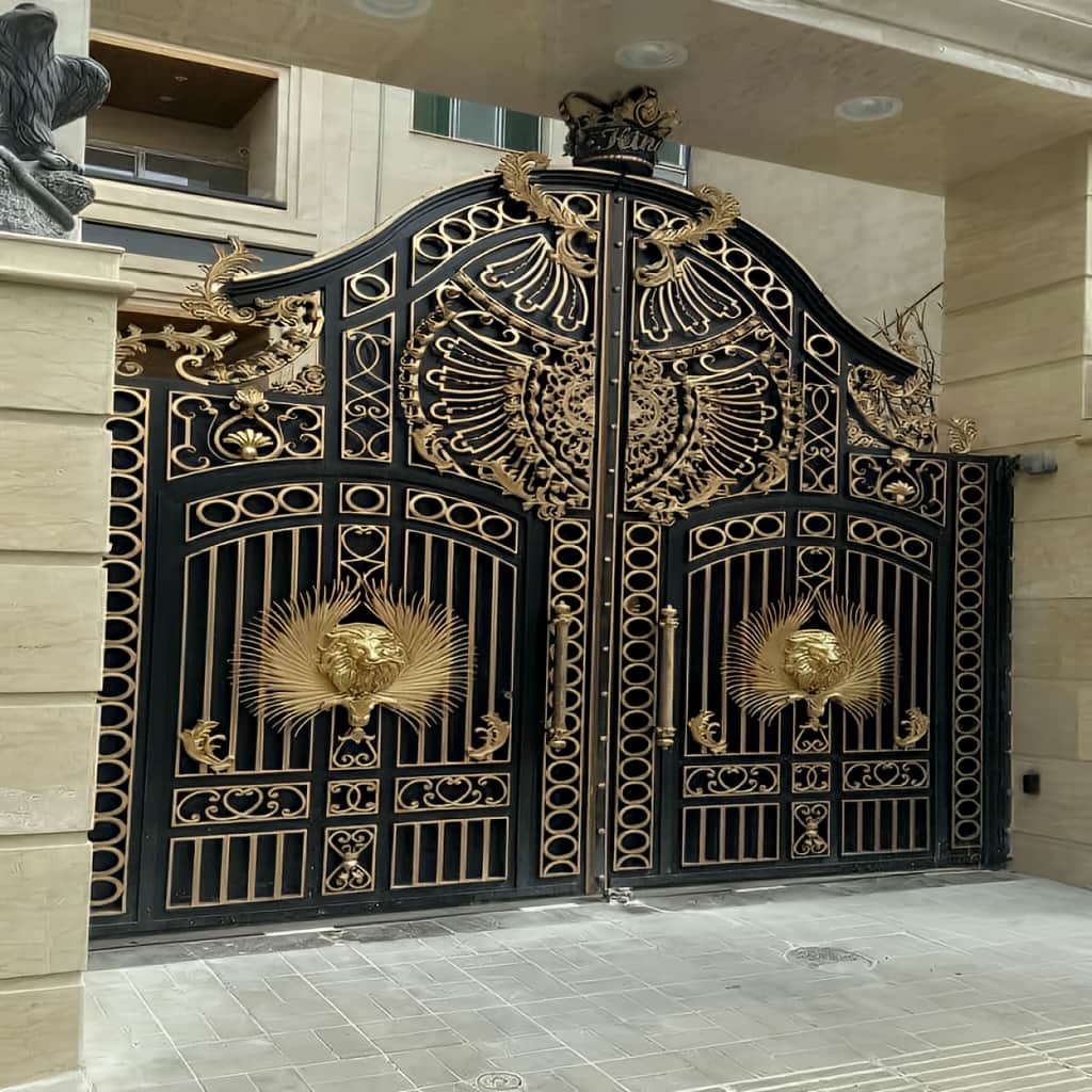 نصب درب حیاط ویلایی فلزی ساده در استان مازندران