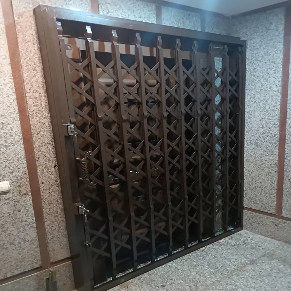 قفل درب آکاردئونی با پوشش محافظ بدنه