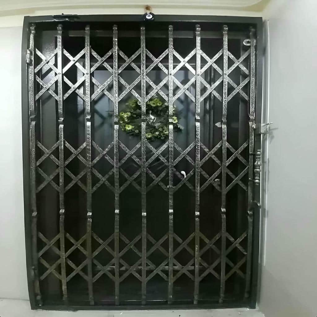 درب آکاردئونی فلزی با رنگ کوره ای بادوام
