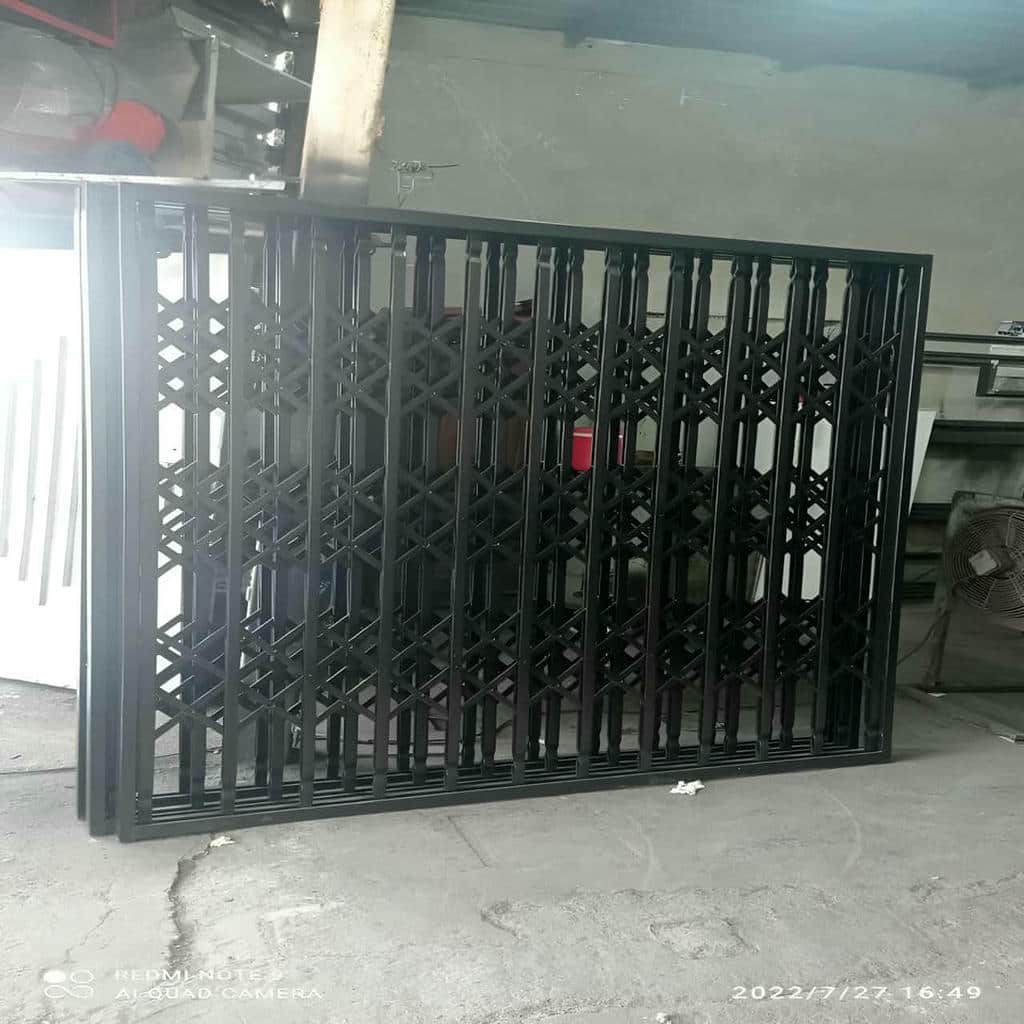 قفل درب آکاردئونی با پیچ اتصال مستحکم