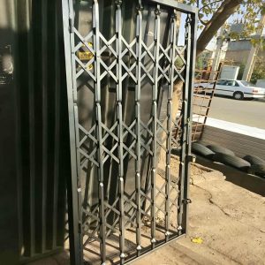 درب آکاردئونی فلزی برای تقویت امنیت درب ورودی