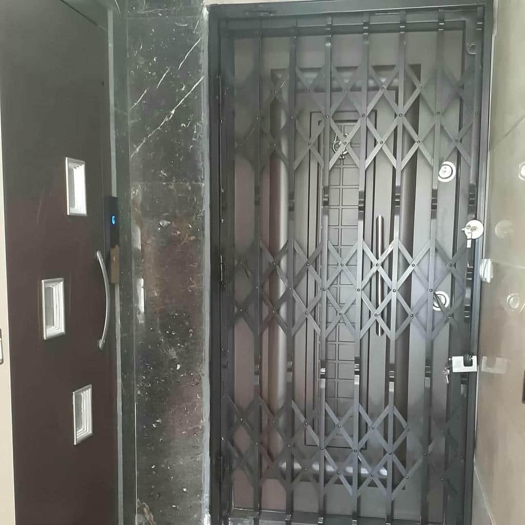 قفل درب آکاردئونی با زبانه محکم