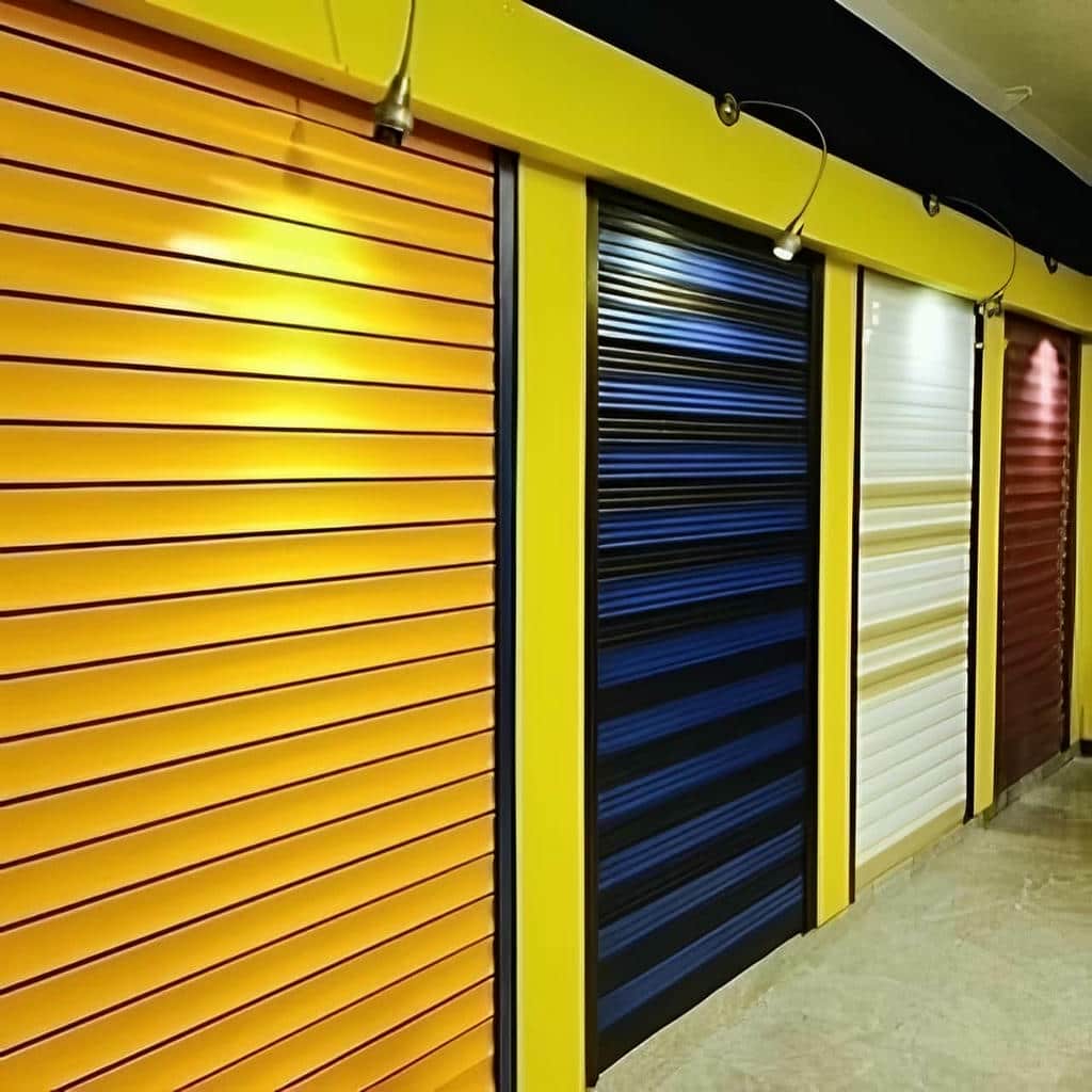 حفاظ کرکره ای برقی پشت درب واحد آپارتمان با موتور توبلار حفاظ کرکره ای برقی پشت درب واحد آپارتمان با موتور توبلار