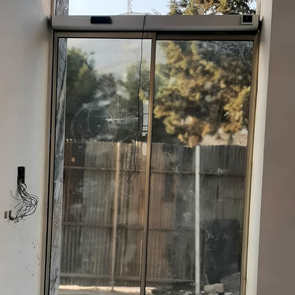 ساخت درب اتوماتیک شیشه ای با شیشه سکوریت