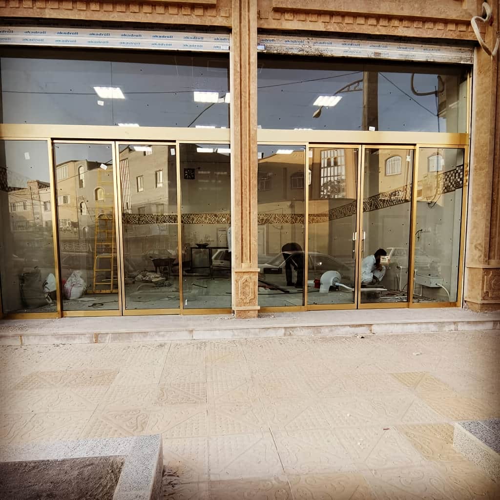 درب اتوماتیک شیشه ای منحنی لوکس با ریل قوسی تراز درب اتوماتیک شیشه ای منحنی لوکس با ریل قوسی تراز