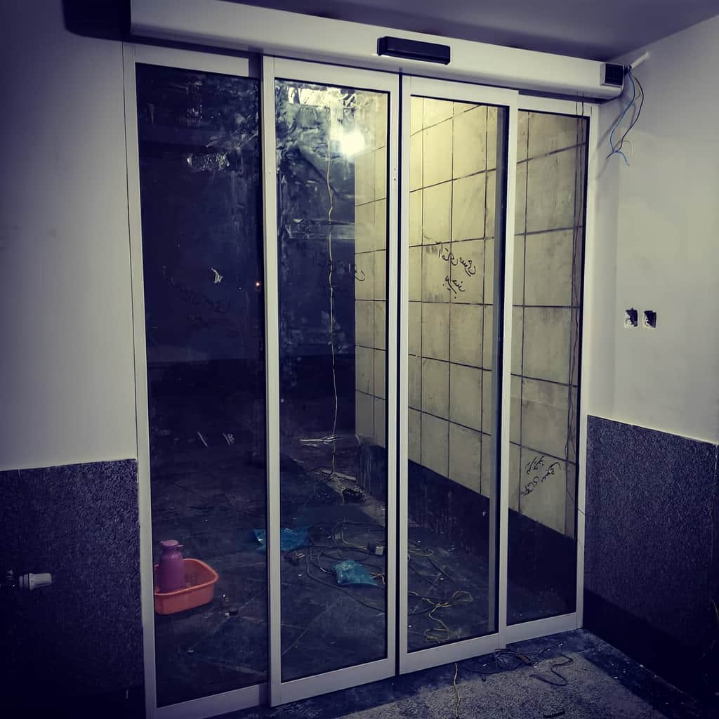 سفارش درب شیشه ای کشویی برای اداره