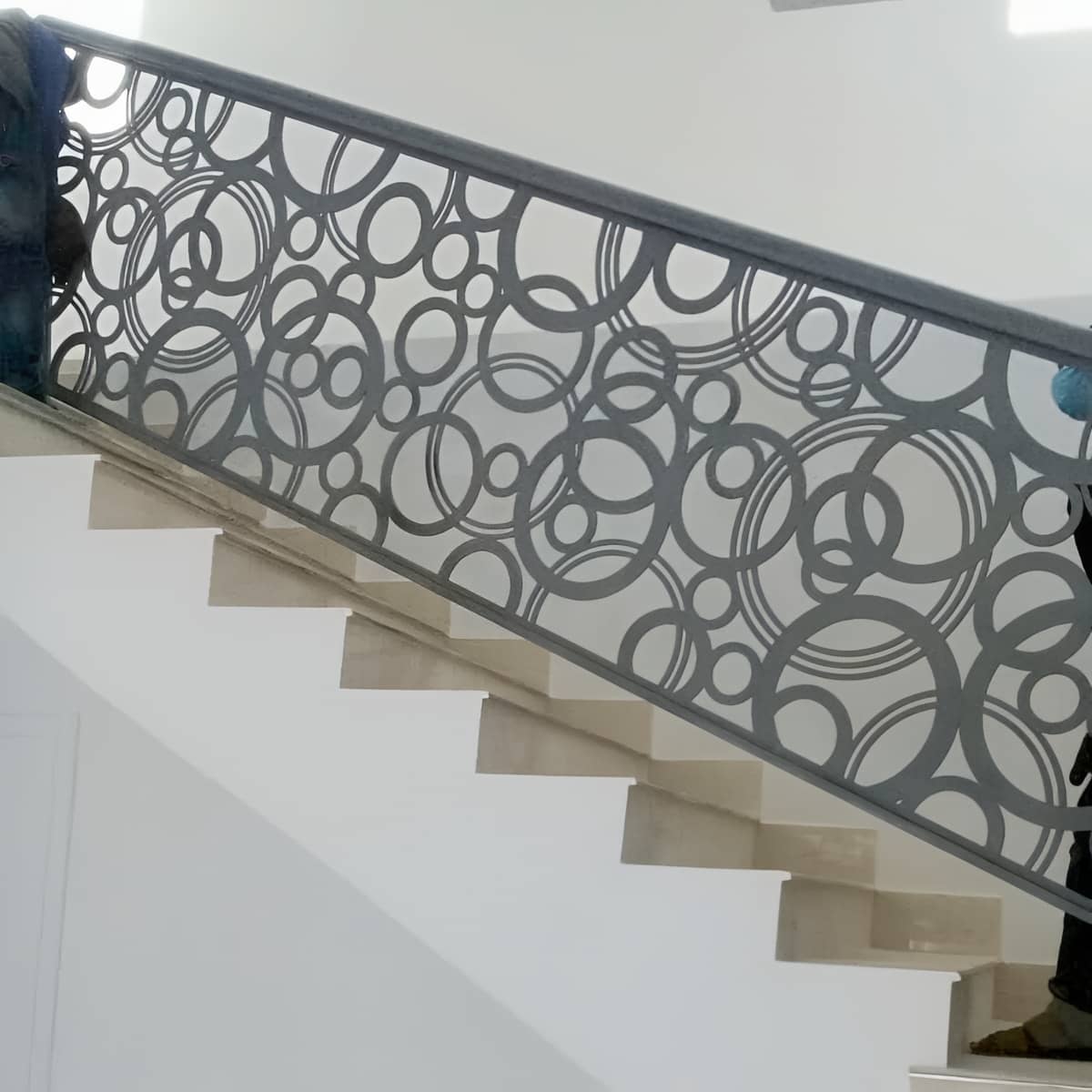 نرده مدرن سی ان سی مینیمال با طرح هندسی ساده نرده مدرن سی ان سی مینیمال