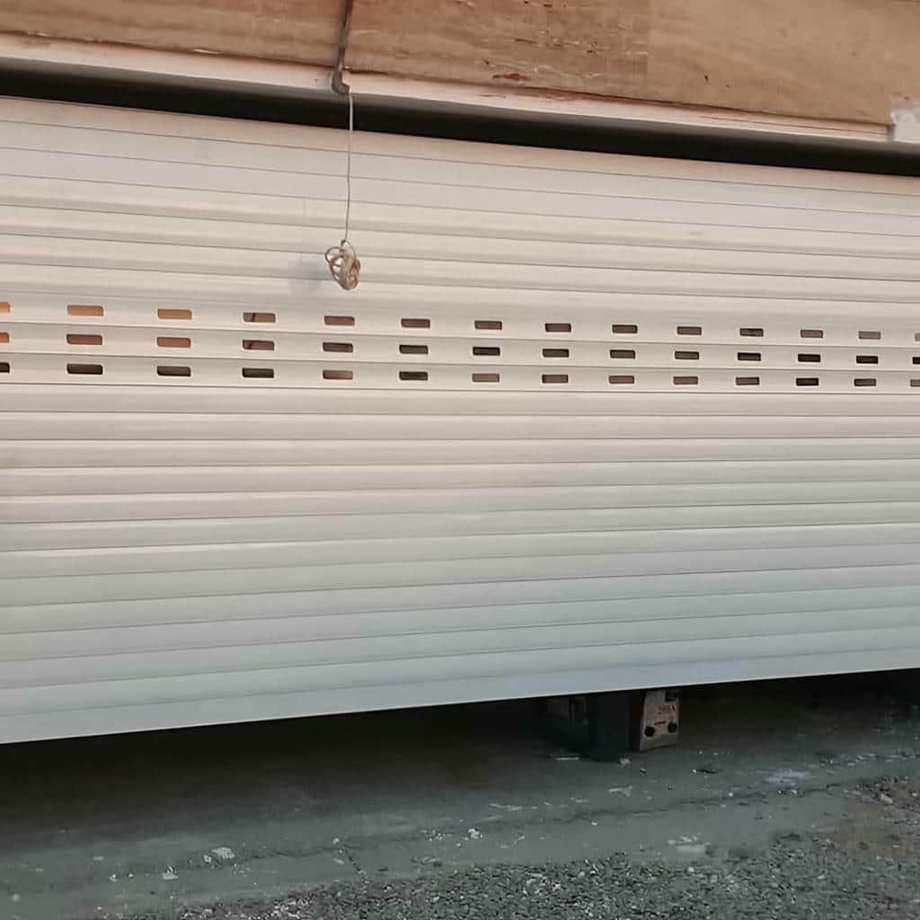 کرکره برقی درب پارکینگ خودرو ساختمان با موتور کم صدا کرکره برقی درب پارکینگ خودرو ساختمان با موتور کم صدا