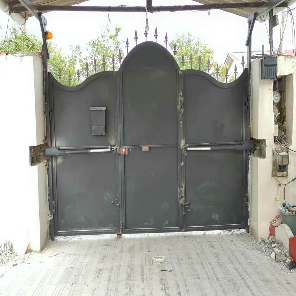 جک درب پارکینگی با برد کنترل و سیم کشی مرتب جک درب پارکینگی با برد کنترل و سیم کشی مرتب