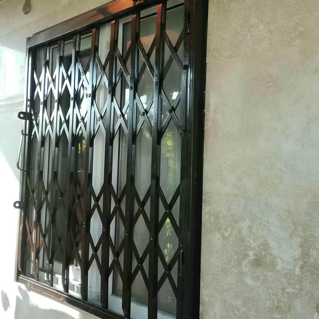 خرید درب آکاردئونی مشکی طلایی تسمه پهن